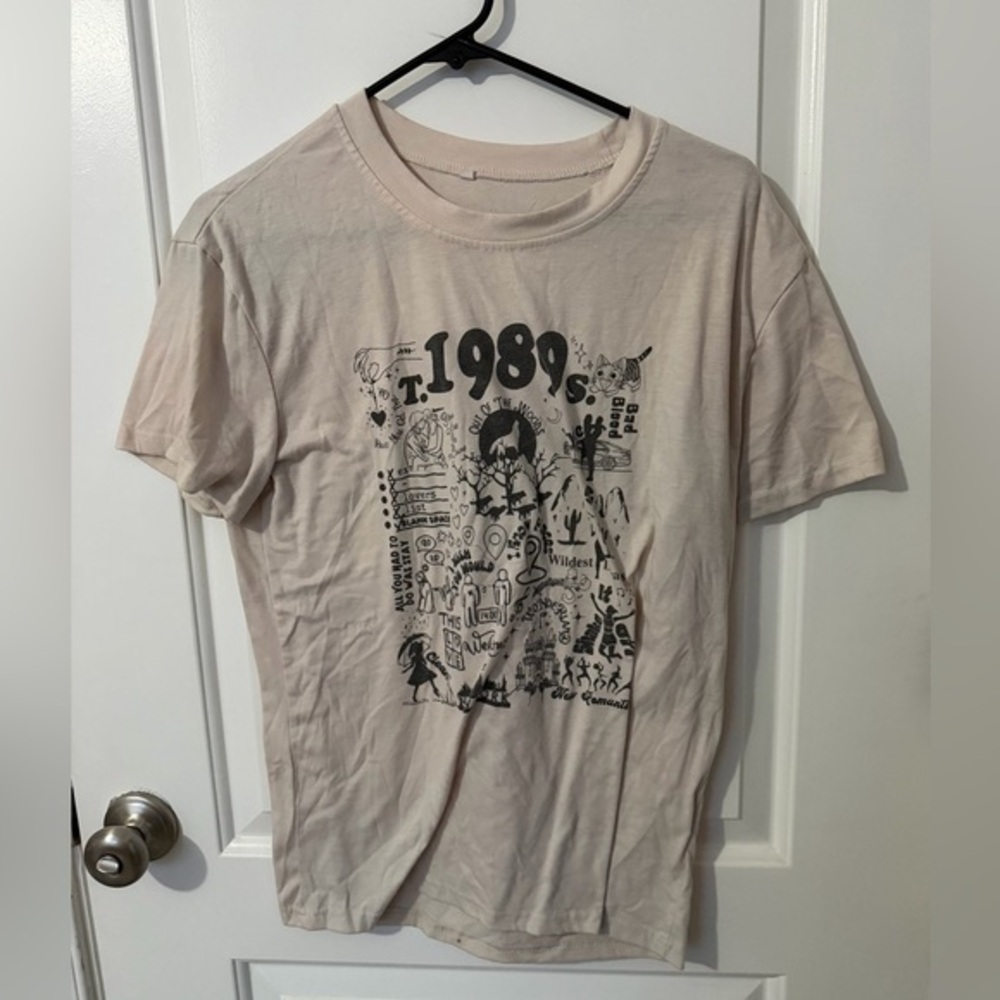 Taylor Swift 1989 Era Graphic Tee Cream Shirt Size Medium